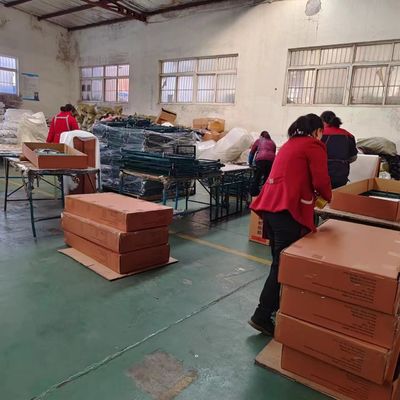 Carrinho de malha de jardim versátil com 440 libras Capacidade 44,66 libras Leve